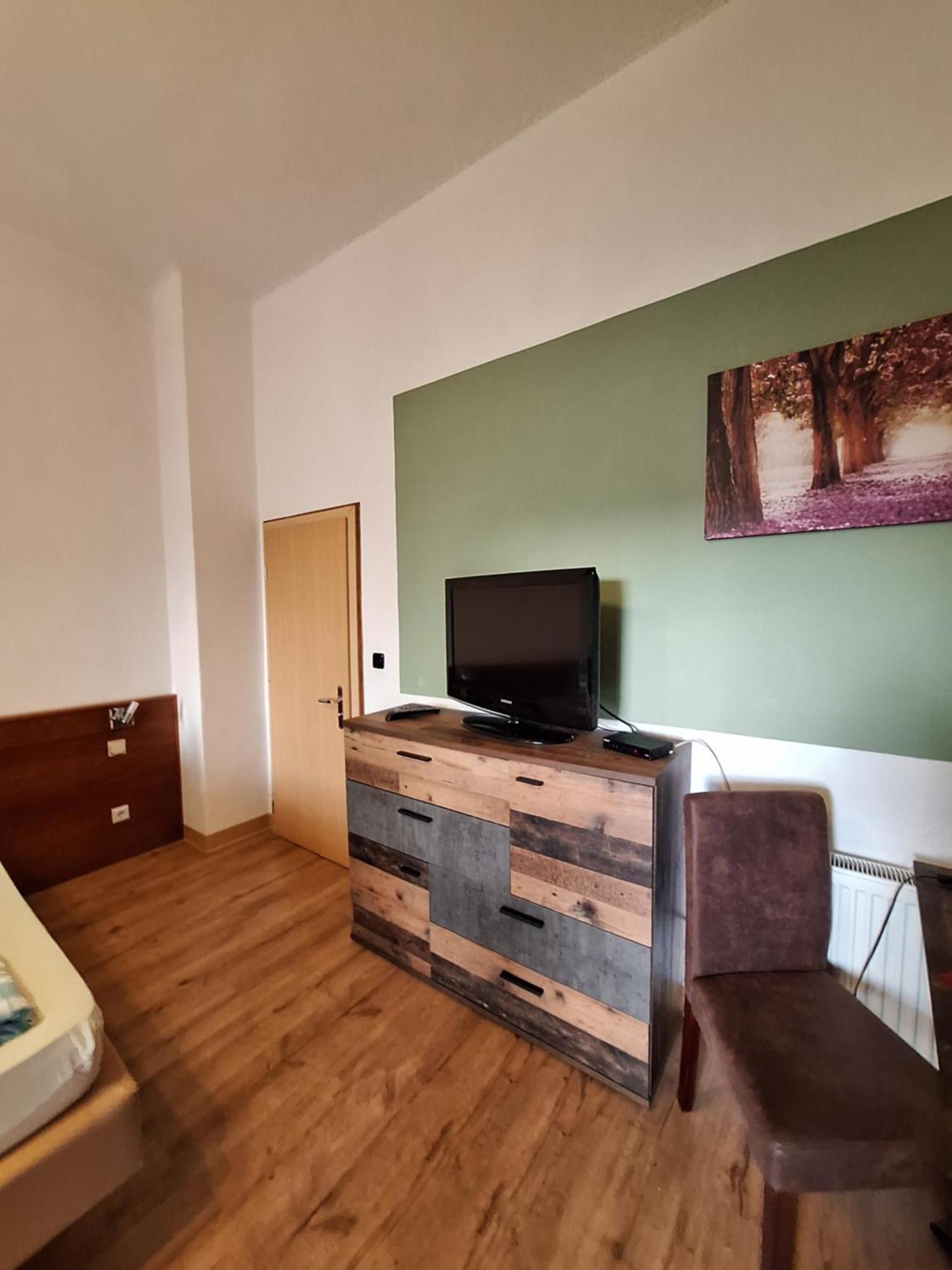 Gaststaette Und Pension Zur Schiene Merseburg Luaran gambar