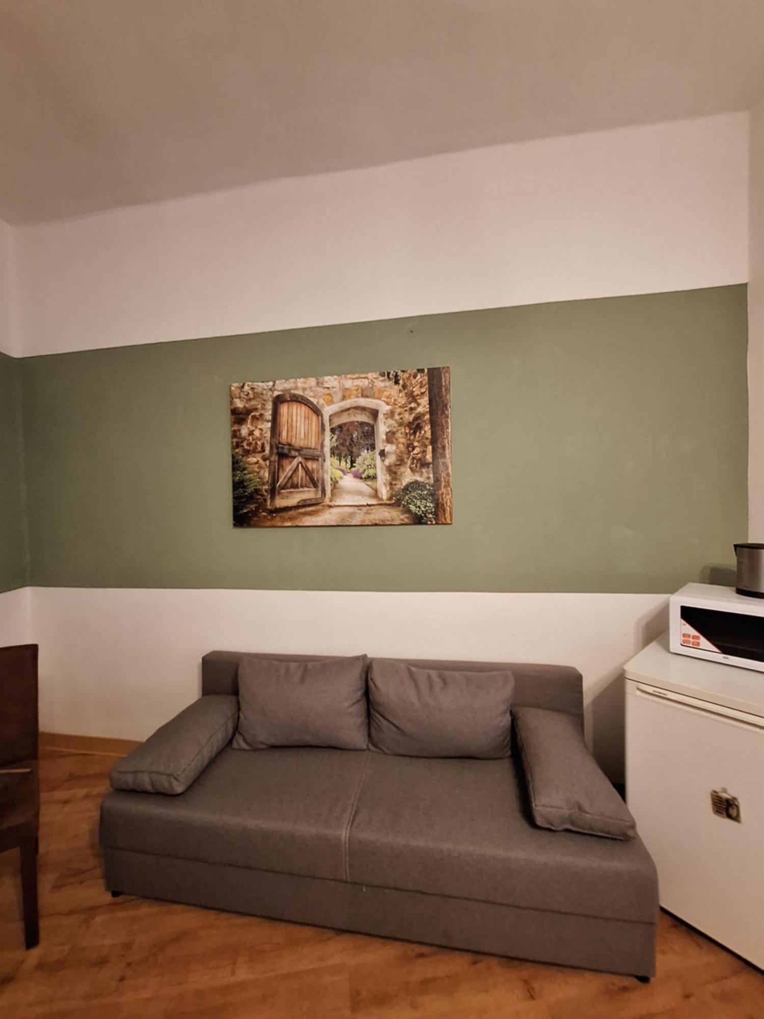 Gaststaette Und Pension Zur Schiene Merseburg Bilik gambar